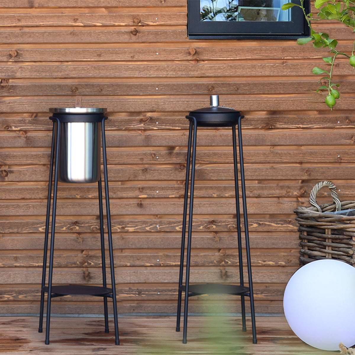 Schwarzer pulverbeschichteter Edelstahlständer Patio Accessory Stand Ø14 für Outdoor-Zubehör, 30x30x65 cm.