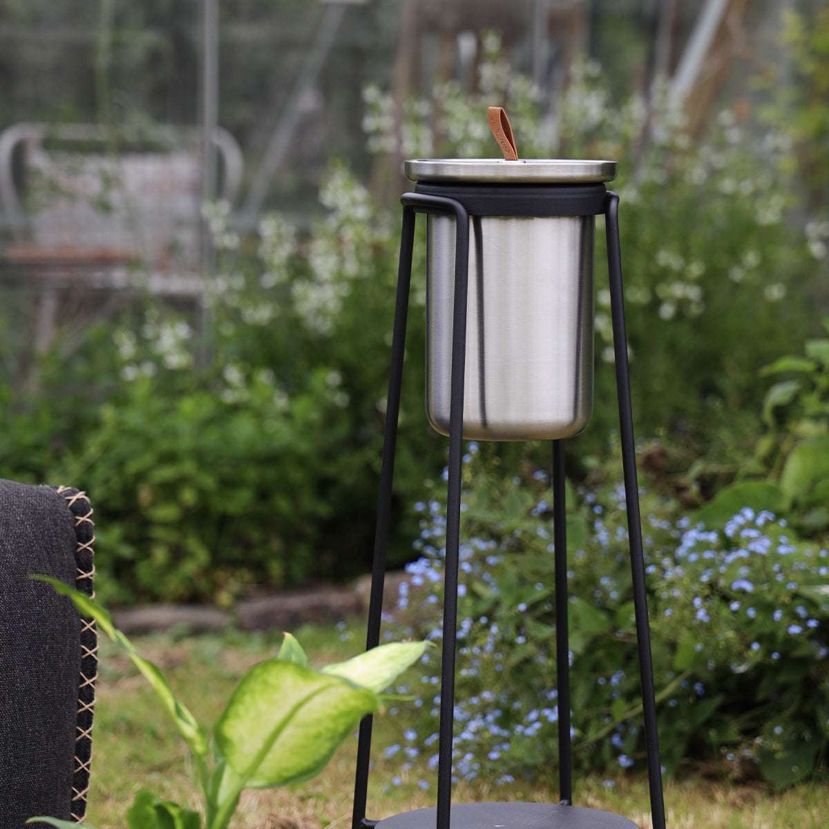 Patio Accessory Stand aus Edelstahl mit rundem Weinkühler in poliertem Stahl, modernes Design. | Patio Accessory Stand Ø14 + Wine Cooler - Copper | SACKit