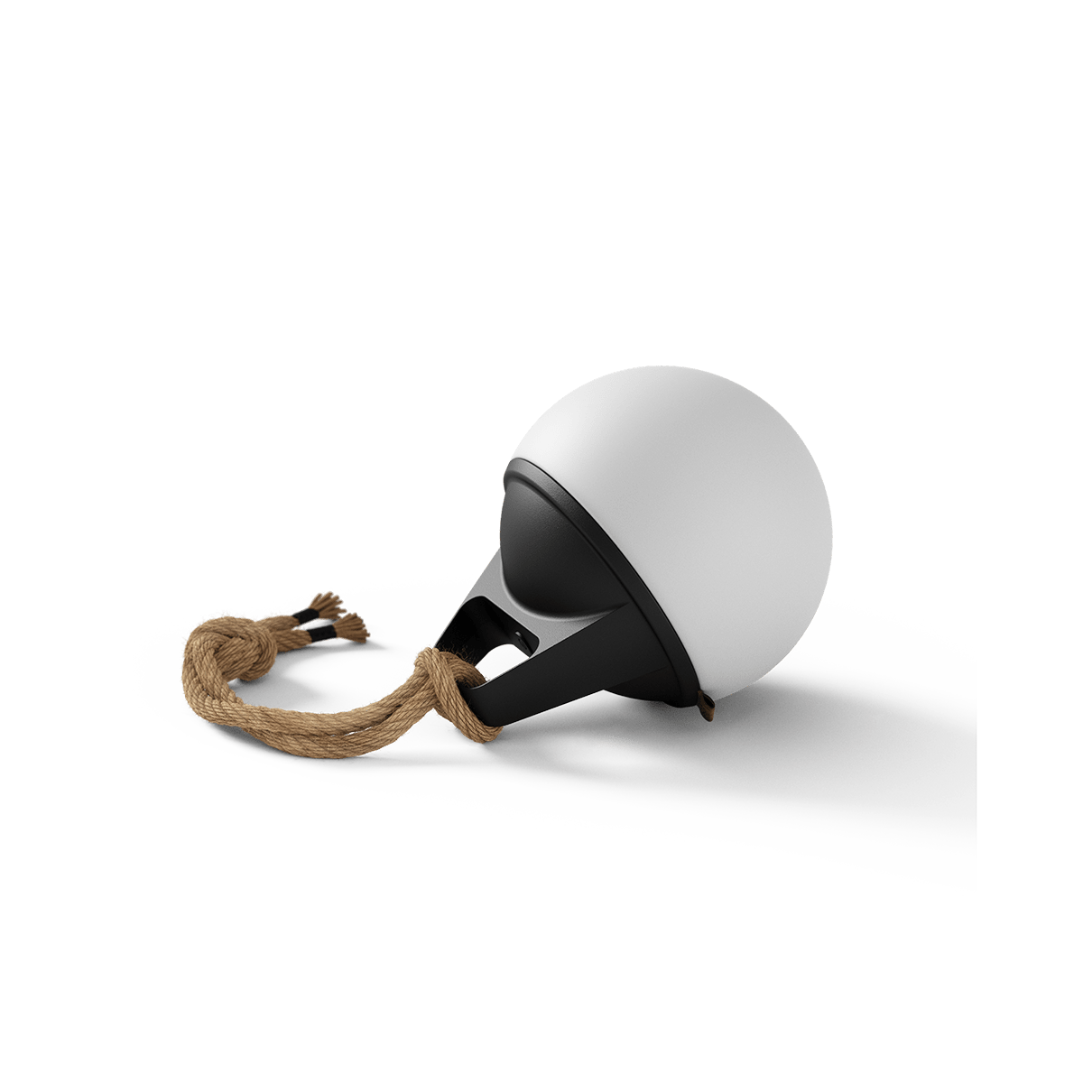 Runde SACKit Light 150 Outdoor-Lampe aus weißem Hart-Polyethylen mit Hanfseilgriff, kabellos ladbar.