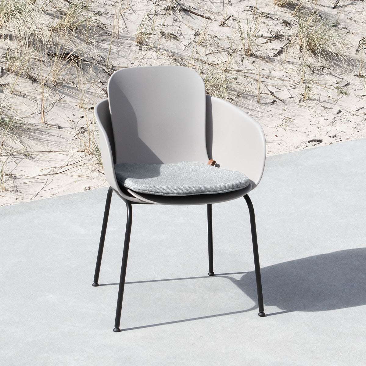 Patio Chair no. One Sitzkissen in Cobana Sand Melange aus Olefinfaser für draußen. | Patio Chair no. One - Cushion - Cobana Sand Melange | SACKit