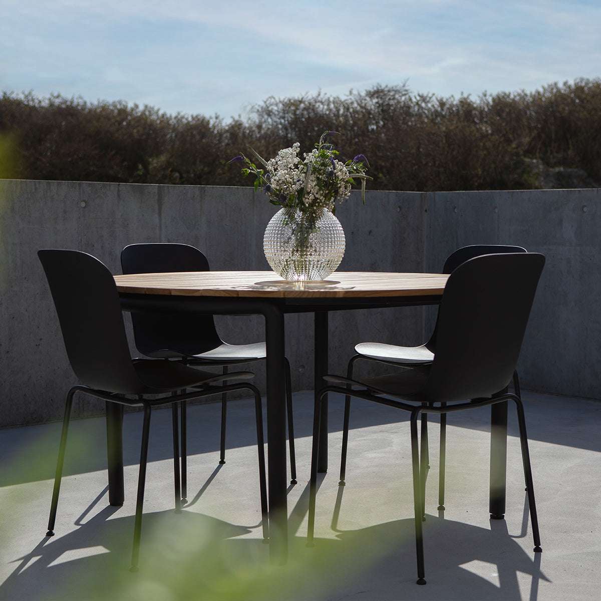 Taupefarbener Patio Chair no. One S1 mit schwarzem pulverbeschichtetem Stahlgestell, Outdoor - Stuhl. | Patio Chair no. One S1 - Olive/Black | SACKit