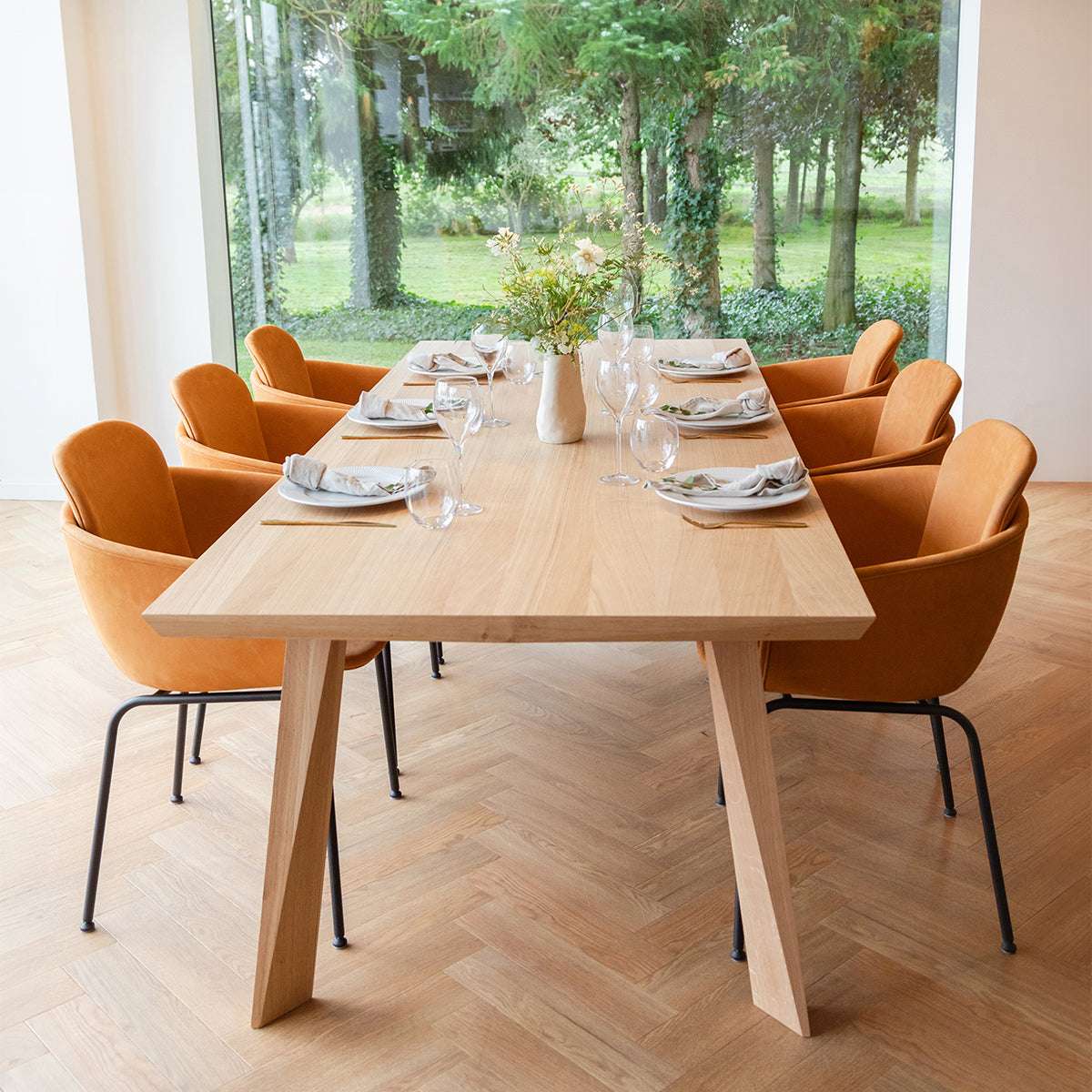 Edge Dining Table aus europäischer Eiche mit facettierter Tischplatte, 240x100 cm, in hellem Holzton | Edge Dining Table - 240x100 cm - | SACKit