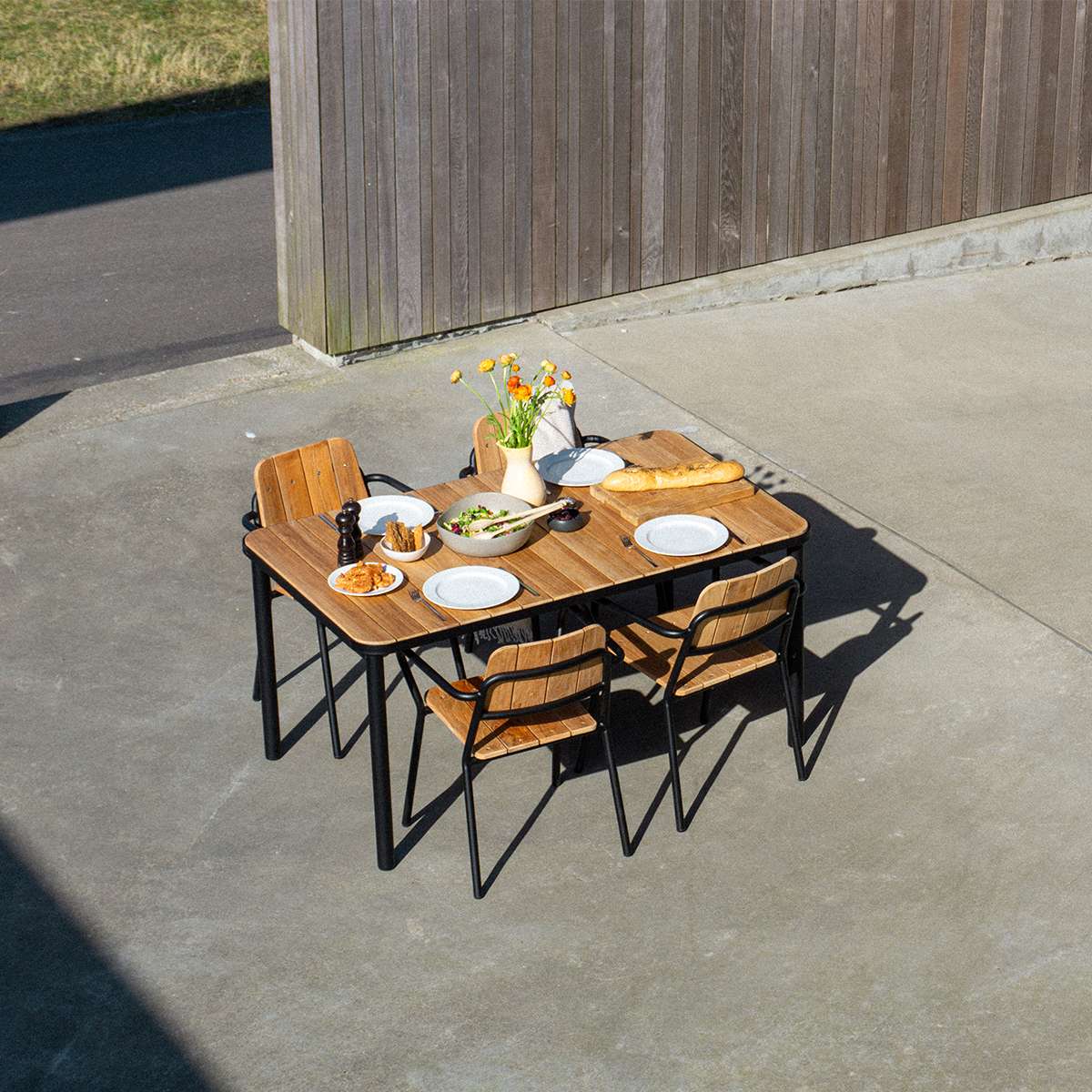 Kirra Dining Table 150x90 aus pulverbeschichtetem Aluminium und Teakholz, rechteckiger Gartentisch | Kirra Dining Table 150x90 - Noir | SACKit