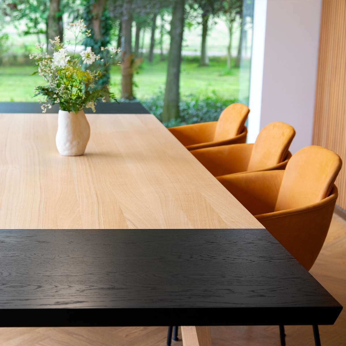 Schwarze Verlängerungsplatte aus Eichenfurnier 60x90 cm für Edge Dining Table mit sichtbarer Holzmaserung | Edge Dining Table - Extension Leaf - 60x100 cm | SACKit