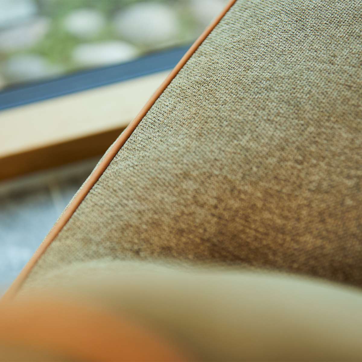 SACKit Chair Indoor in weichem Cosmo Olive Stoff mit runder, gemütlicher Form und Kaltschaumfüllung | SACKit Chair & Pouf Indoor - Orange Jaquard | SACKit