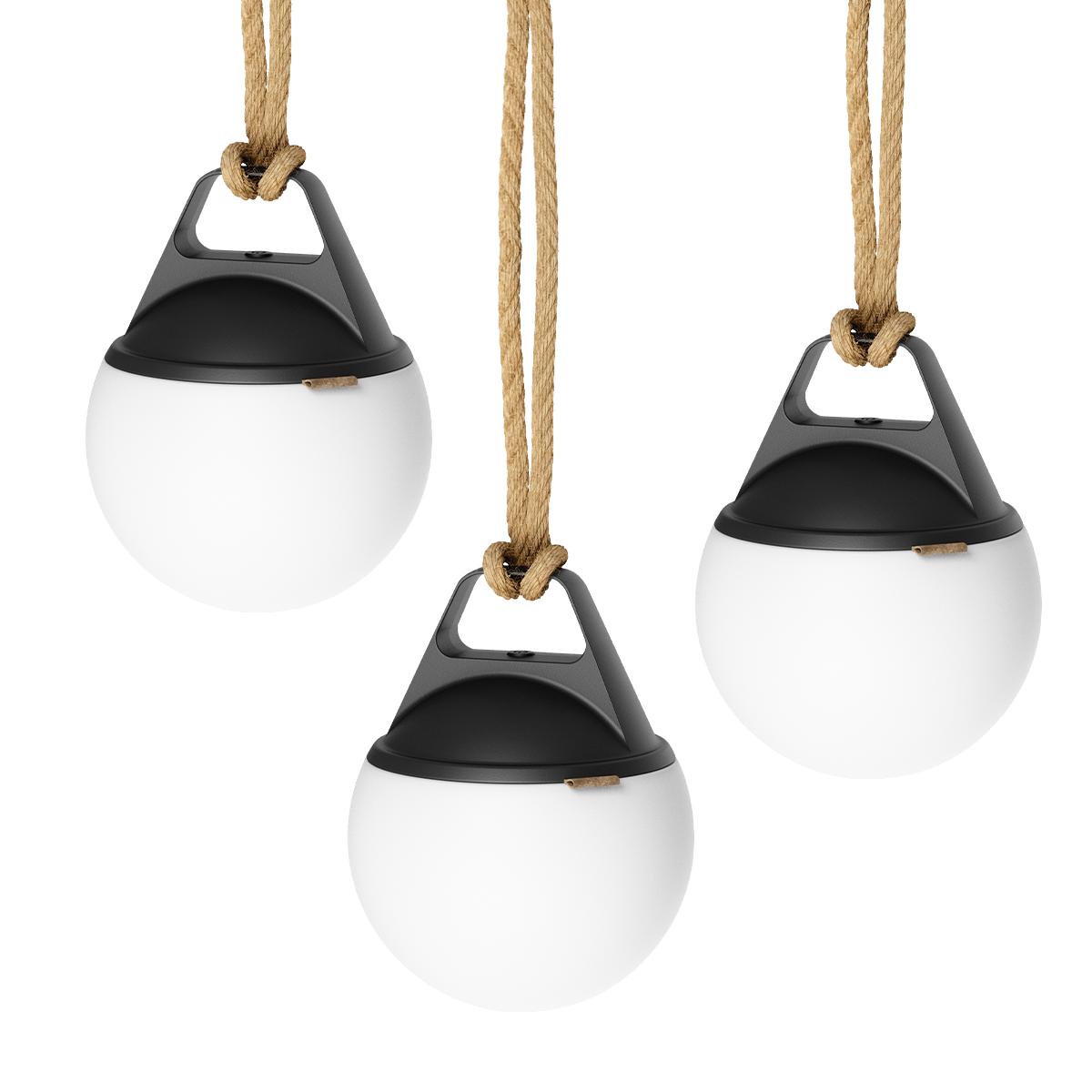 Drei weiße SACKit Light 155 Outdoor - Lampen mit Hanfseilgriff und rundem Design, nebeneinander. | Light 155 (3 pack) - | SACKit