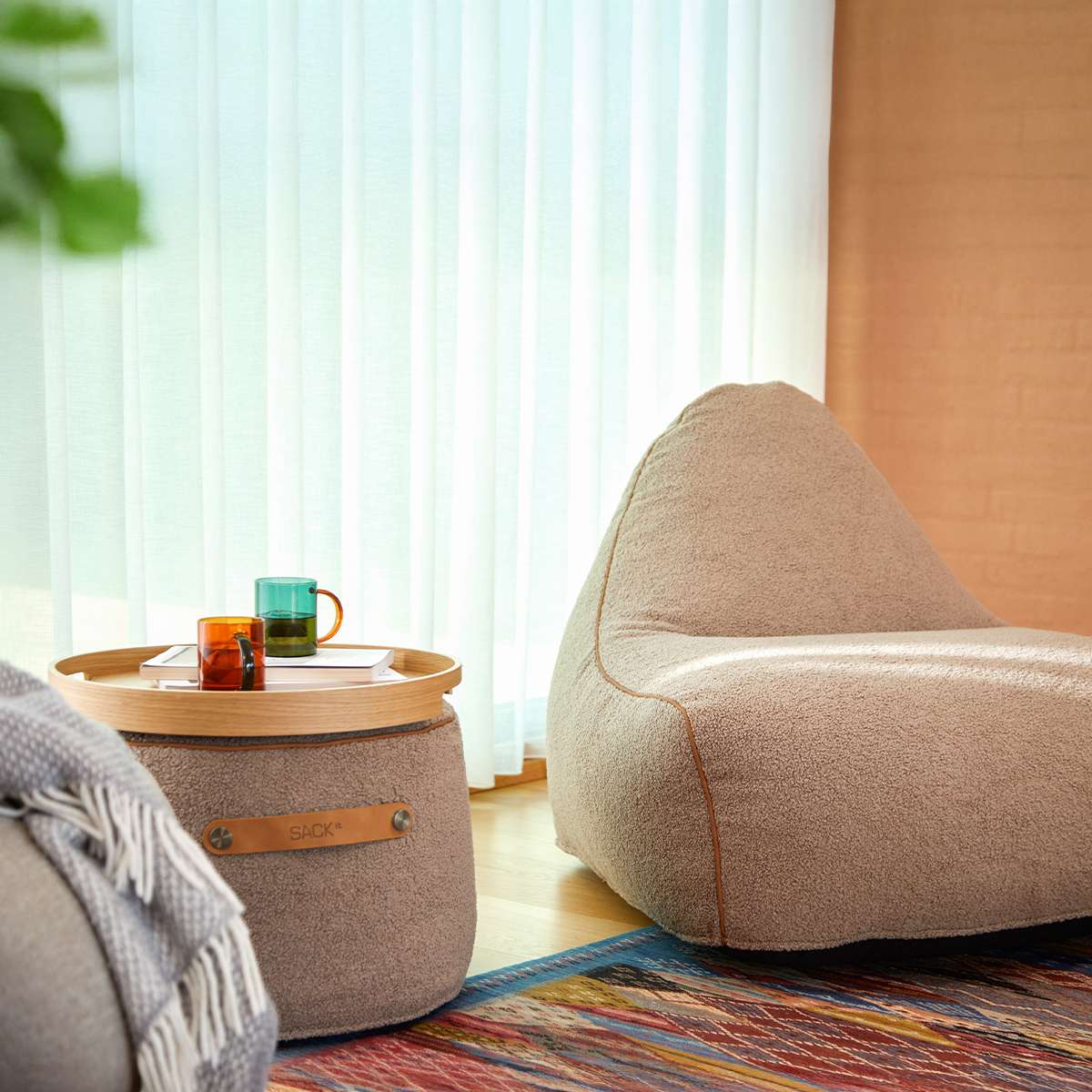 Runder SACKit Pouf Indoor in Teddy Brown mit Kaltschaumfüllung und rutschfester Unterseite. | SACKit Pouf Indoor - Cosmo Olive | SACKit