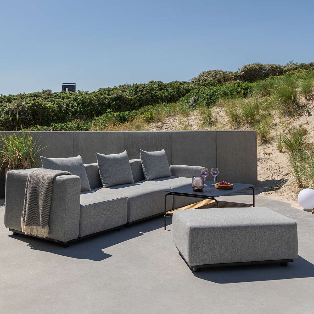 Schwarzes Cobana Lounge Sofa aus Aluminium mit Kissen, 4 - Sitzer Ecksofa für den Außenbereich | Cobana Lounge Sofa - 4 seater corner sofa - Kirra Olive Mit Armlehnen | SACKit