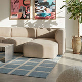 Beigefarbenes sackit Fjord Sofa mit rechter Chaiselongue in einem hellen skandinavischen Wohnzimmer mit abstrakter Kunst und Zimmerpflanze | Fjord Sofa - Chaise Right - Sealife Ivory | SACKit