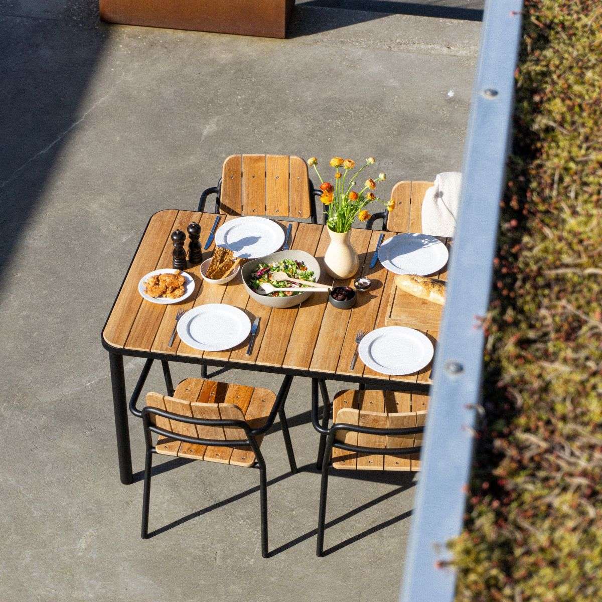 Kirra Dining Table & 4 Kirra Patio Chair | Kirra Dining Table & 4 Kirra Patio Chair - Noir | SACKit