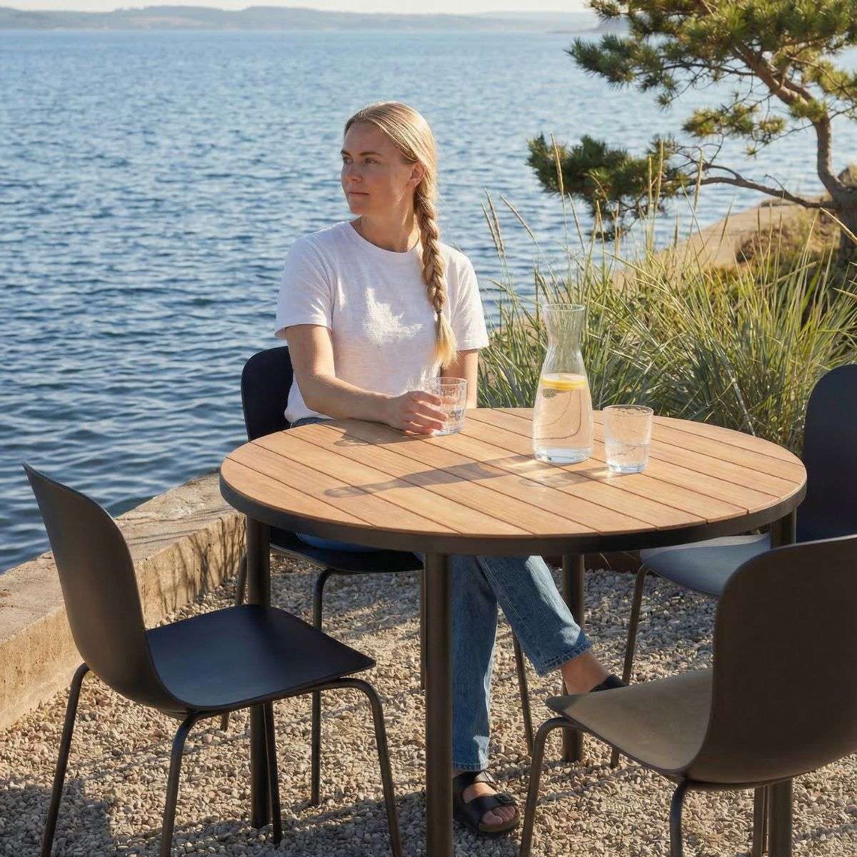 Kirra Dining Table Ø110 Noir & 4 Patio Chair No. One | Kirra Dining Table Ø110 Noir & 4 Patio Chair No. One - Patio Chair no. One S1 Noir/ Noir | SACKit