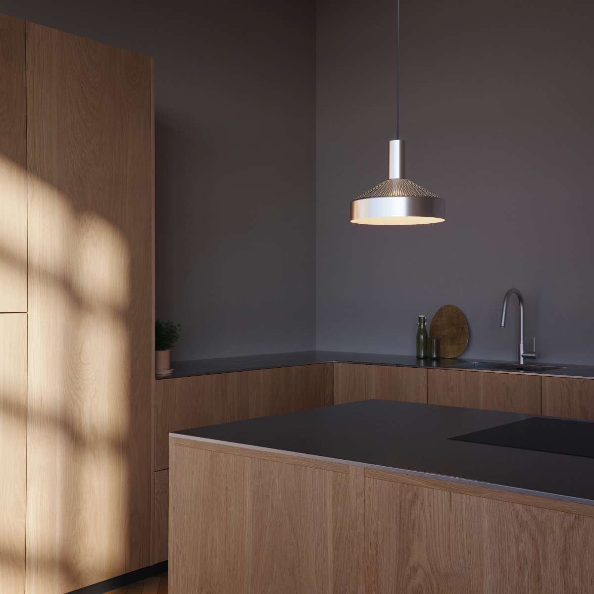 Dawn Pendant Ø25 Hängeleuchte in poliertem Aluminium mit perforiertem Schirm und weiß lackiertem Innenbereich. | Dawn Pendant Ø25 - Polished | SACKit