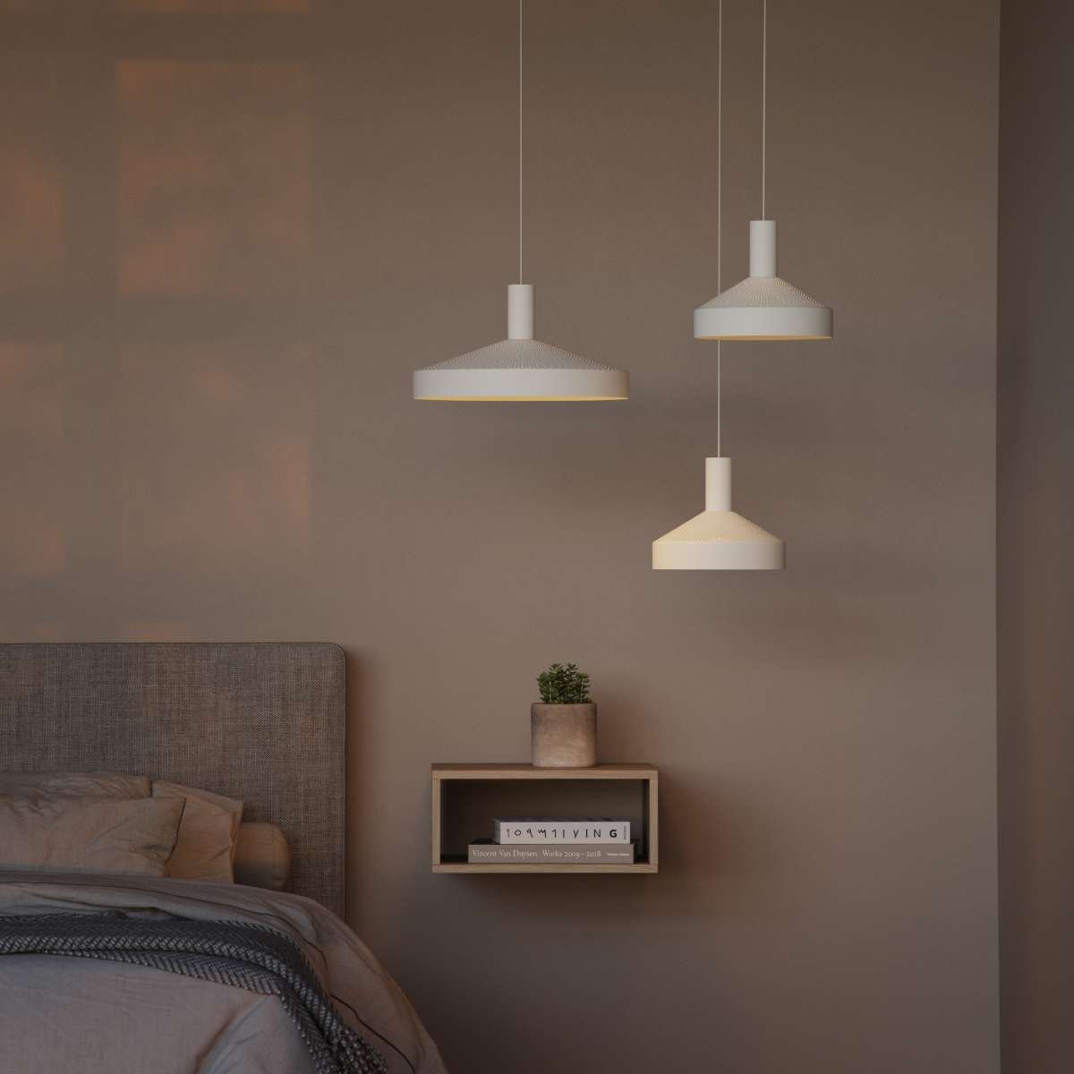 Weiße Dawn Pendant Ø40 Hängeleuchte aus Aluminium mit perforiertem Schirm und 3 Meter Kabel. | Dawn Pendant Ø40 - White | SACKit