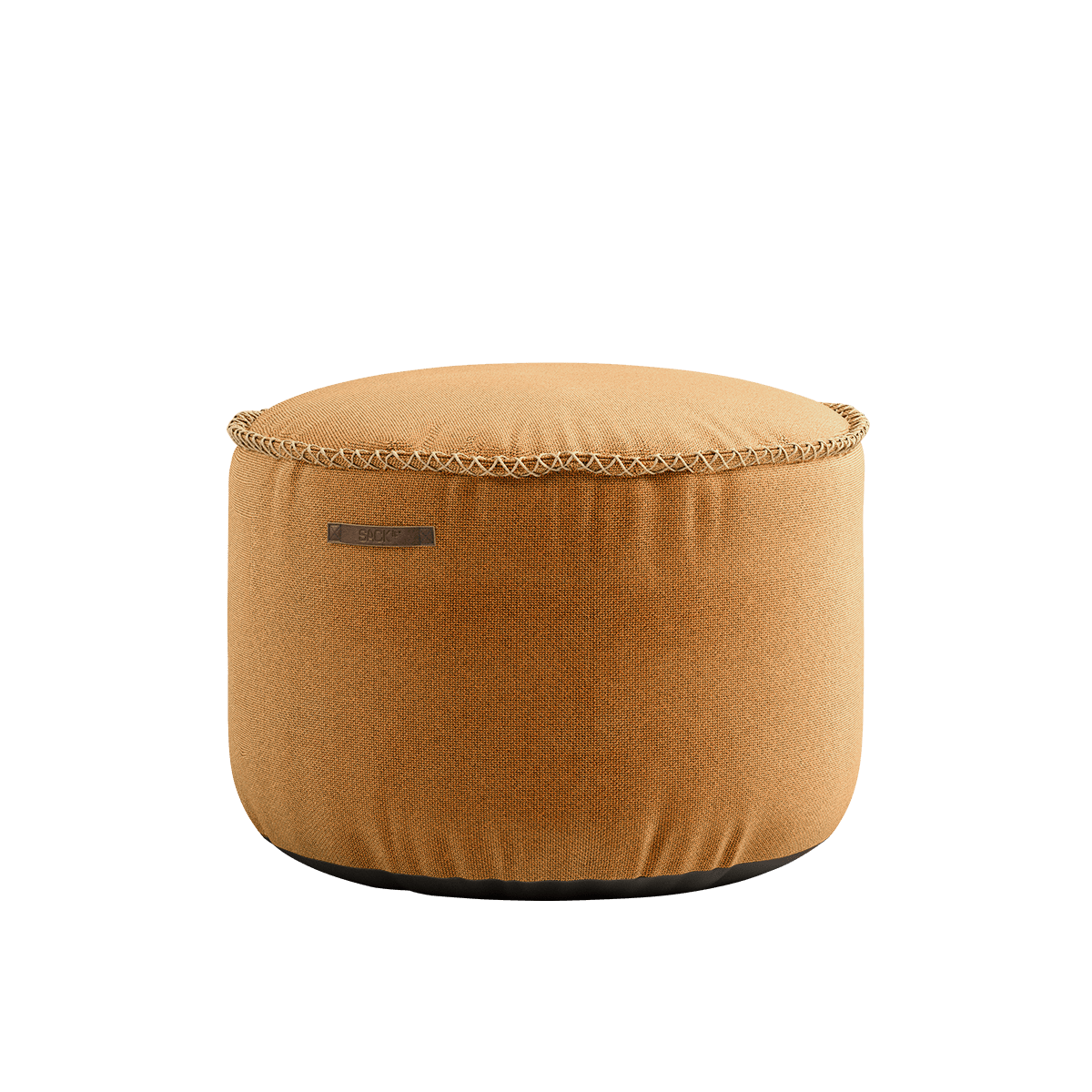 Runder Cura Pouf in Curryfarbe aus recyceltem Polyester mit handgenähten Leinenstichen. | Cura Pouf - Cura Curry | SACKit