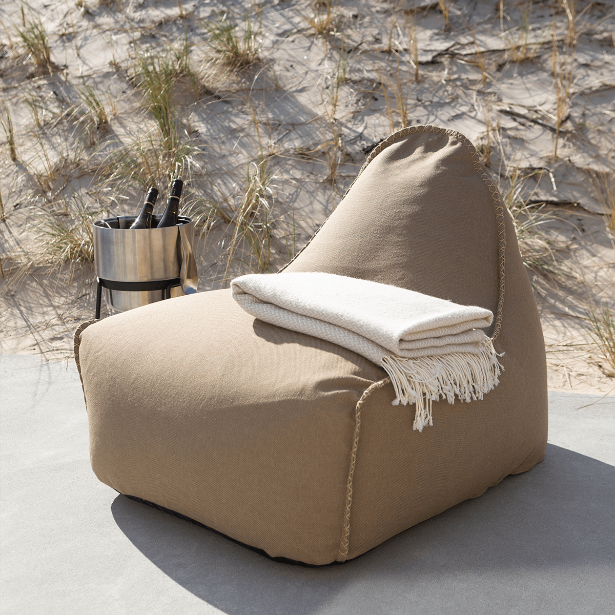 Cobana Lounge Chair in Cobana Grey mit Rückenlehne, weicher Sitzsack für drinnen und draußen. | Cobana Lounge Chair - Cobana Taupe | SACKit