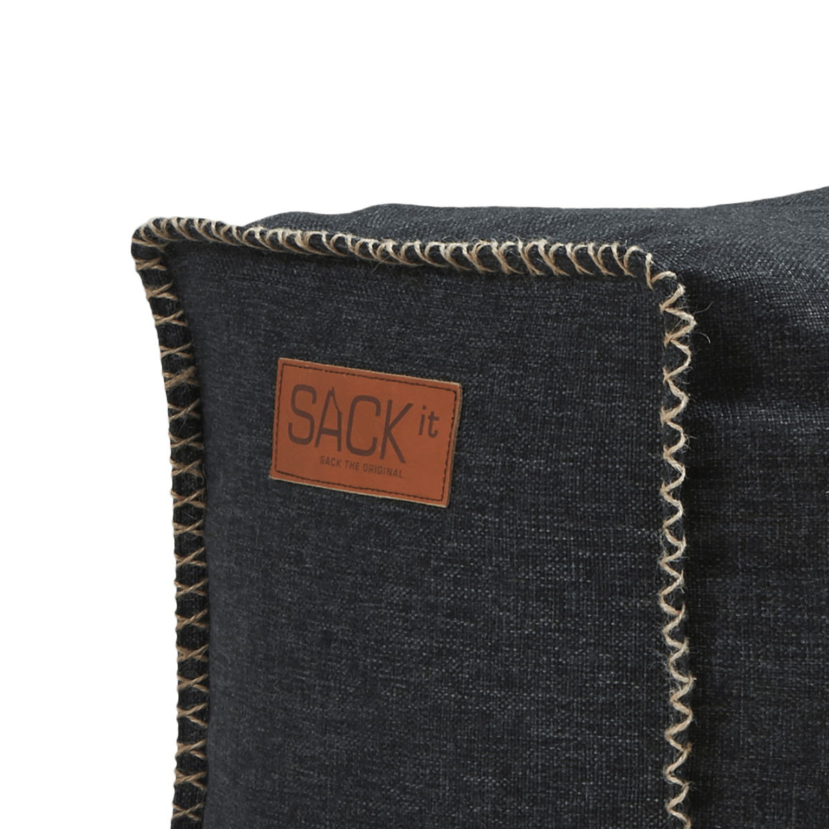 Schwarzer quadratischer Cobana Square Pouf aus wasserabweisendem Stoff mit handgenähten Stichen. | Cobana Square Pouf - Cobana Black | SACKit