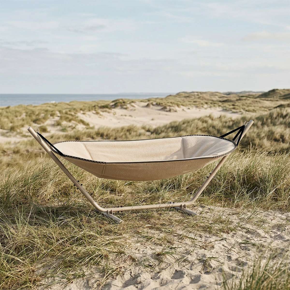 Cobana Hängematte in Cobana Grey mit taupefarbenem Aluminiumgestell, outdoor geeignet. | Cobana Hammock - Kirra Noir Taupe | SACKit