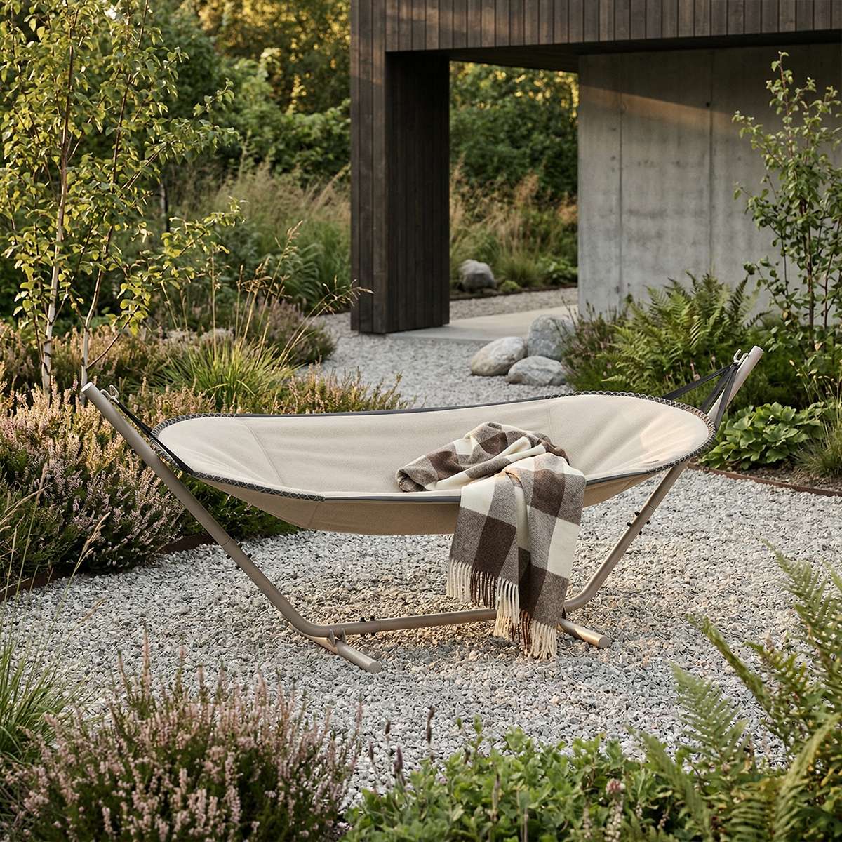 Cobana Hängematte in Cobana Grey mit taupefarbenem Aluminiumgestell, outdoor geeignet und wasserabweisend. | Cobana Hammock - Kirra Noir Taupe | SACKit