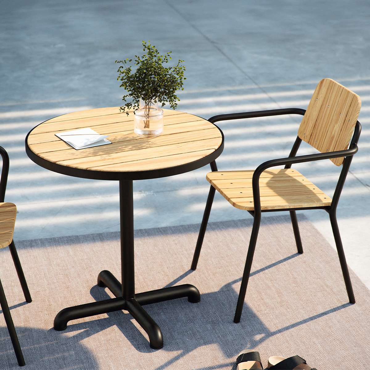 Kirra Cafe Table & 2 Kirra Patio Chair | Kirra Cafe Table & 2 Kirra Patio Chair - Noir | SACKit