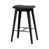 Nordic Bar Stool aus schwarzem, gebeiztem Eichenholz mit Terra Black Leder und Steppnähten, 73 cm hoch. | Nordic Bar Stool - Black Stained Oak with stitches - 73 cm Terra Black | SACKit