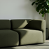 Skandinavisches dreisitziges Sofa in olivgrünem Stoff mit abgerundeten Lehnen neben einer Zimmerpflanze im sonnigen Wohnbereich | Fjord Sofa - 3 seater - Cosmo Olive Ohne Hocker | SACKit