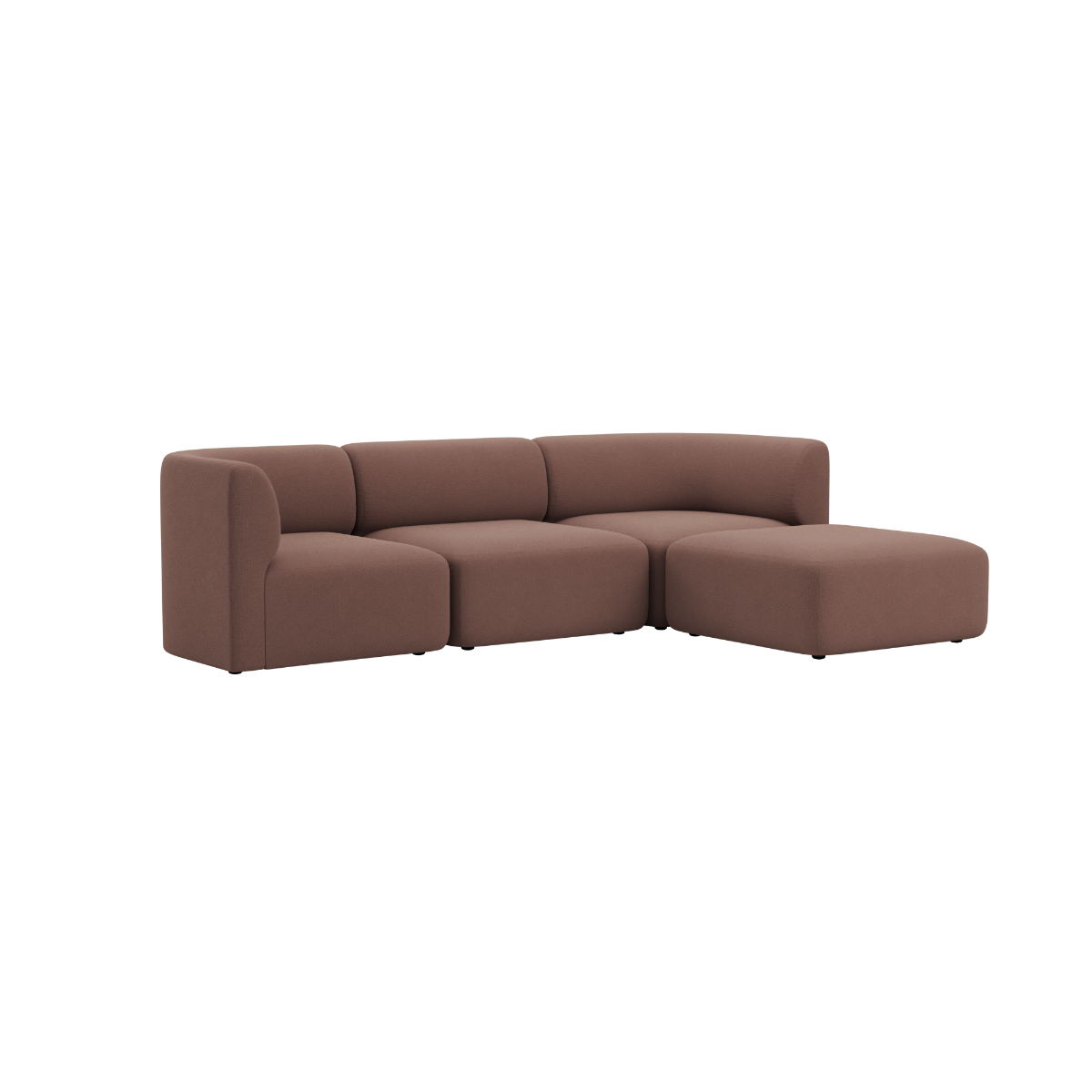 Braunes dreisitziges Fjord Sofa von sackit mit weichen abgerundeten Formen und großzügiger Ottomane für stilvollen skandinavischen Komfort im Wohnbereich | Fjord Sofa - 3 seater - Cosmo Clay Mit Hocker | SACKit