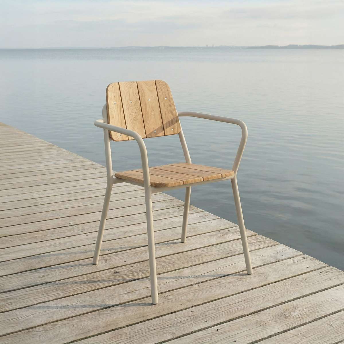 Kirra Patio Chair in taupe mit pulverbeschichtetem Aluminium und Teakholz, leichter Gartenstuhl für Terrasse. | Kirra Patio Chair - Taupe | SACKit