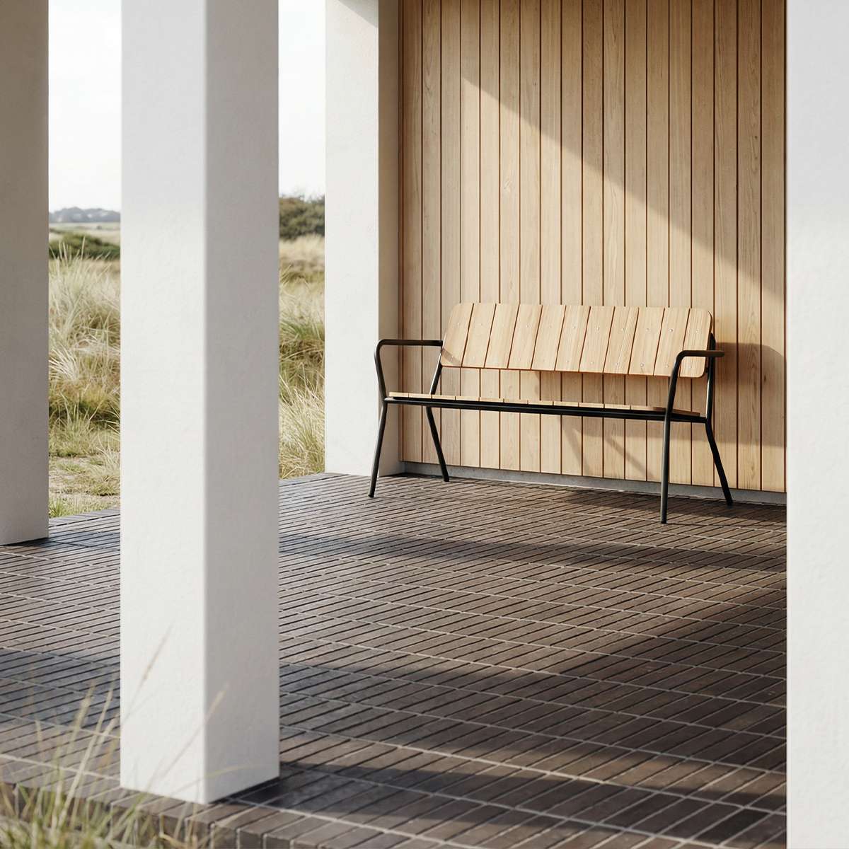 Kirra Patio Bench in Noir mit pulverbeschichtetem Aluminiumgestell und Teakholz - Sitzfläche, Outdoor - Bank. | Kirra Patio Bench - Noir | SACKit