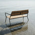 Kirra Patio Bench in Noir mit pulverbeschichtetem Aluminiumgestell und Teakholz - Sitzfläche, Outdoor - Bank. | Kirra Patio Bench - Noir | SACKit
