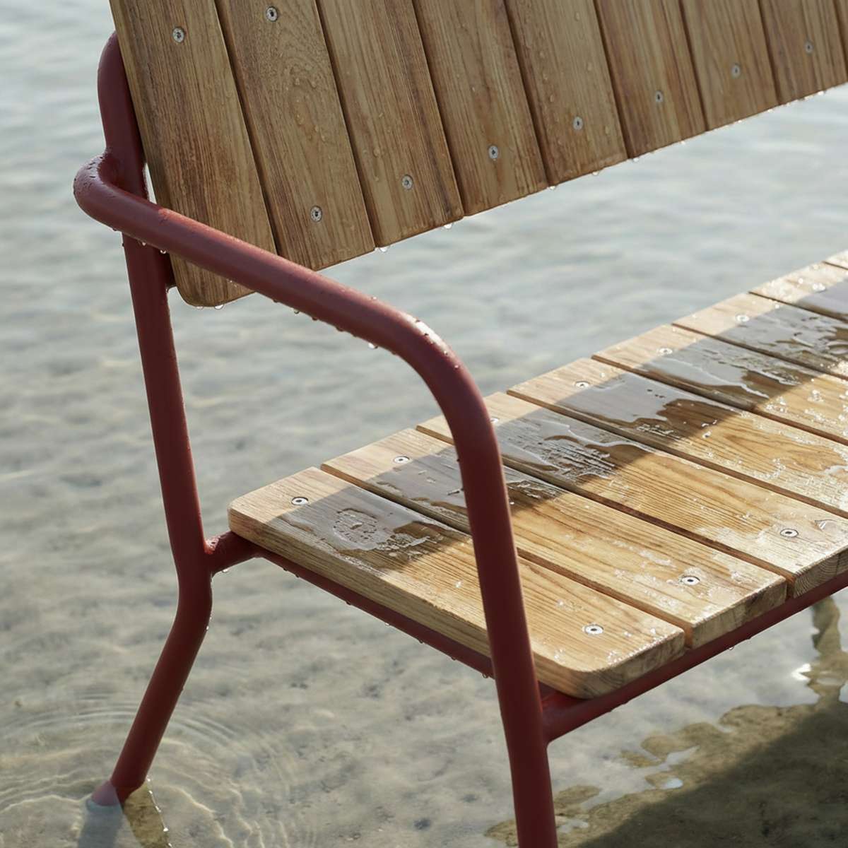 Kirra Patio Bench in Chestnut mit pulverbeschichtetem Aluminiumgestell und Teakholz - Sitzfläche | Kirra Patio Bench - Chestnut | SACKit