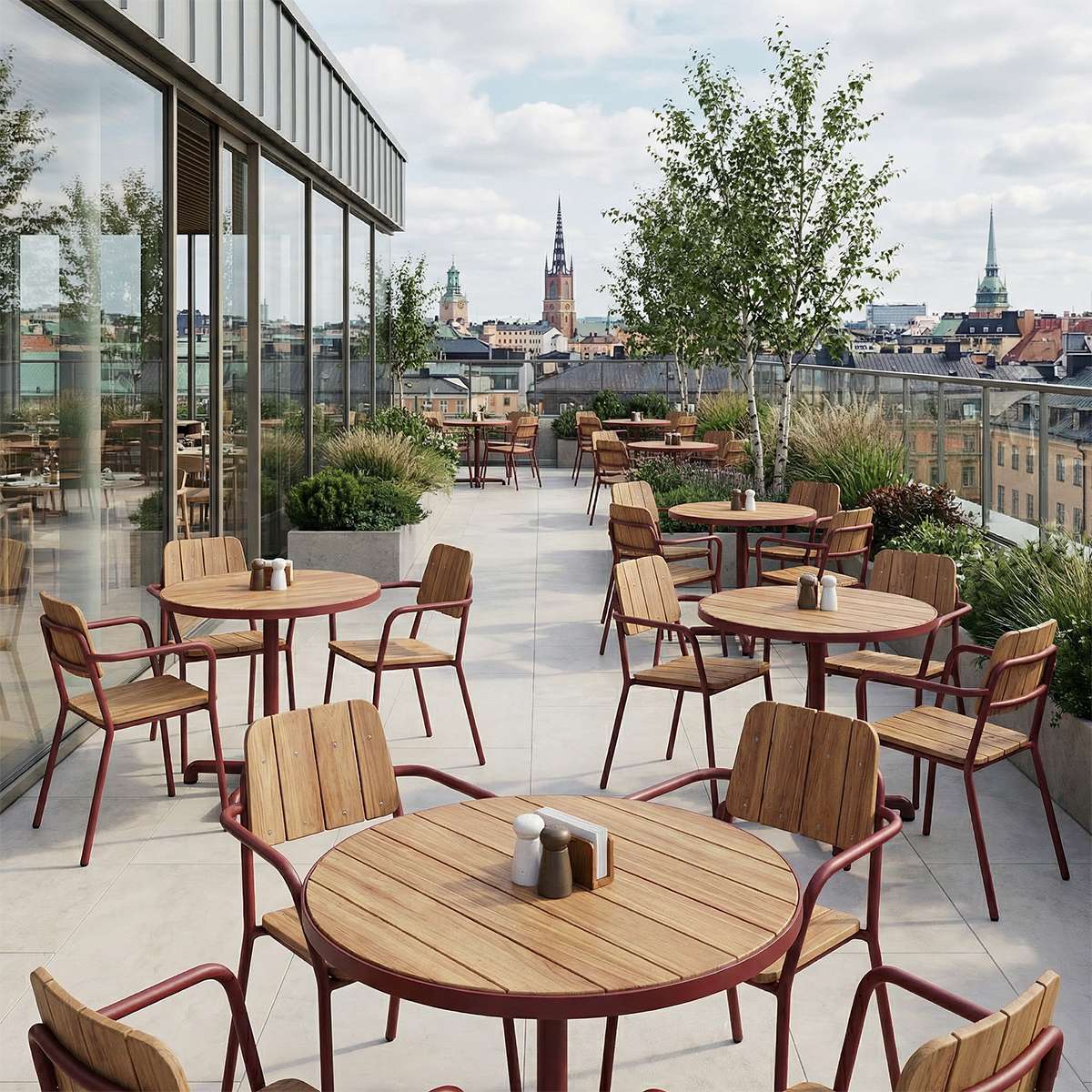 Runder Kirra Café Table aus pulverbeschichtetem Aluminium und Teakholz in natürlicher Umgebung. | Kirra Café Table - Noir | SACKit