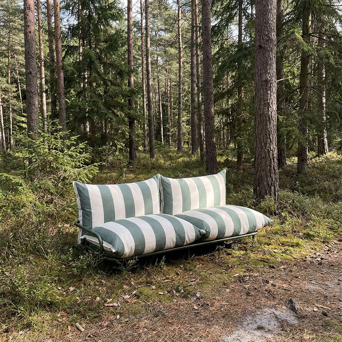 Mollis Lounge Sofa 2 - Sitzer in olivgrün mit pulverbeschichtetem Aluminiumrahmen für den Außenbereich | Mollis Lounge Sofa 2 Seater - Renesse Chestnut | SACKit
