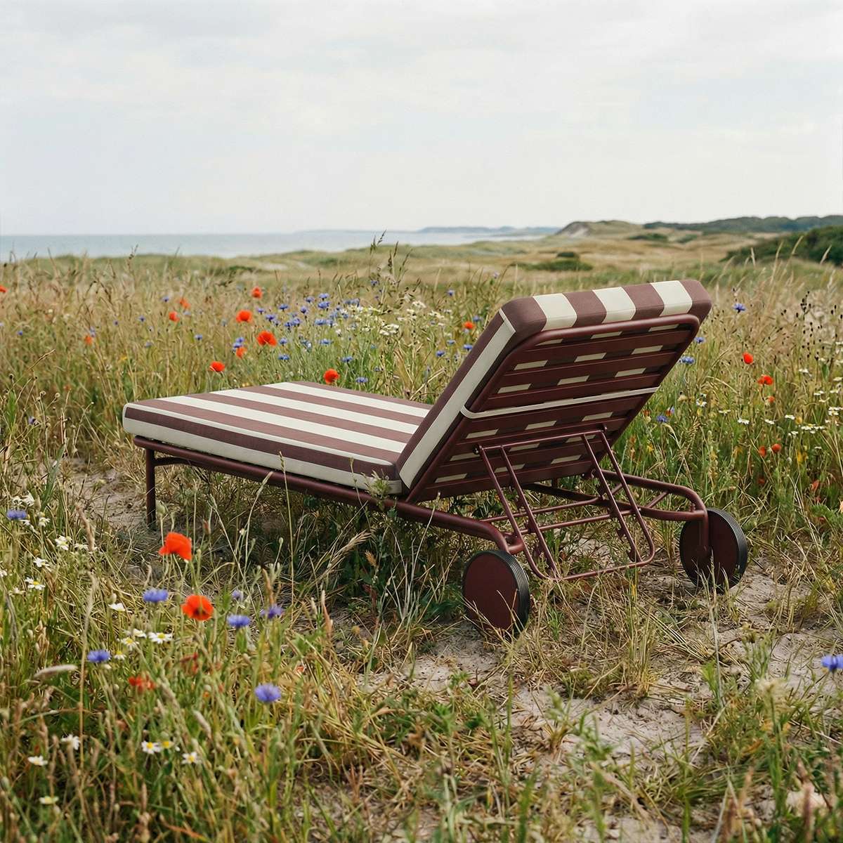 Mollis Sunbed Sonnenliege in Renesse Chestnut mit verstellbarer Rückenlehne aus pulverbeschichtetem Aluminium | Mollis Sunbed - Renesse Chestnut | SACKit