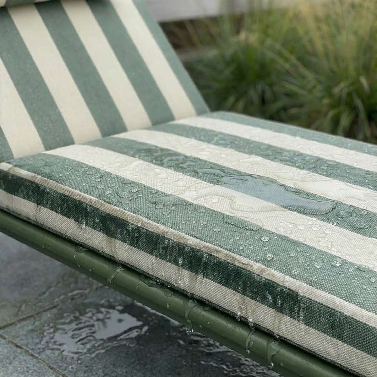 Mollis Sunbed Sonnenliege in Renesse Olive mit verstellbarer Rückenlehne aus pulverbeschichtetem Aluminium. | Mollis Sunbed - Renesse Olive | SACKit