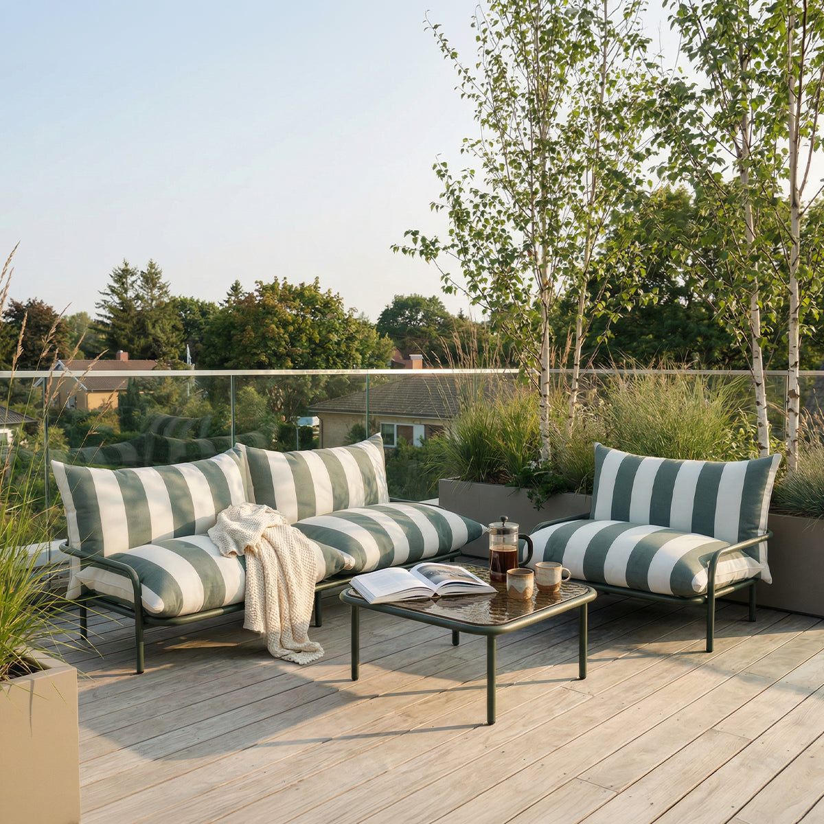 Mollis Coffee Table - Outdoor-Couchtisch von sackit aus pulverbeschichtetem Aluminium und gehärtetem Glas.