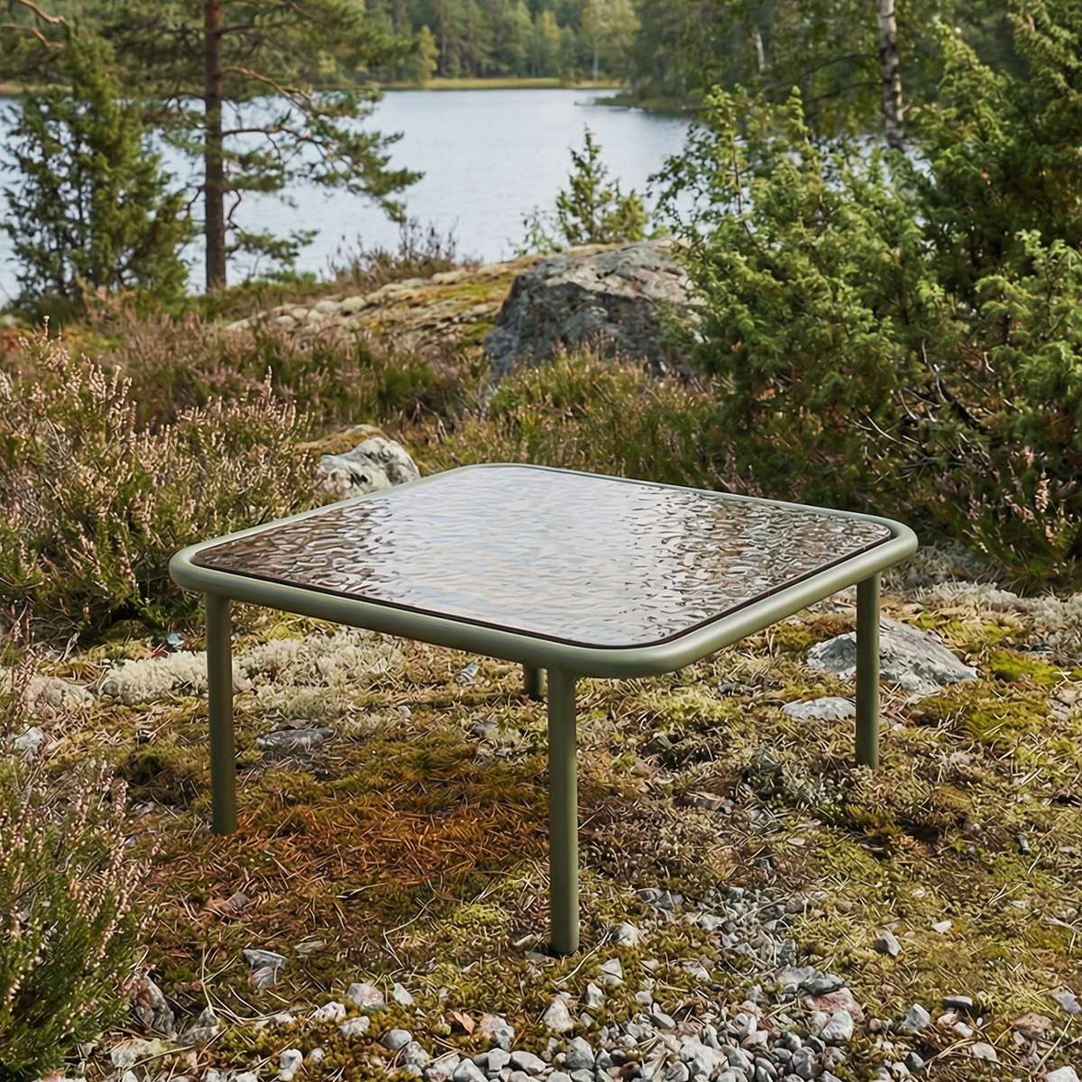 Mollis Coffee Table in olivefarbenem pulverbeschichtetem Aluminium mit getöntem Glas, quadratisch, 90x90 cm. | Mollis Coffee Table - Olive | SACKit