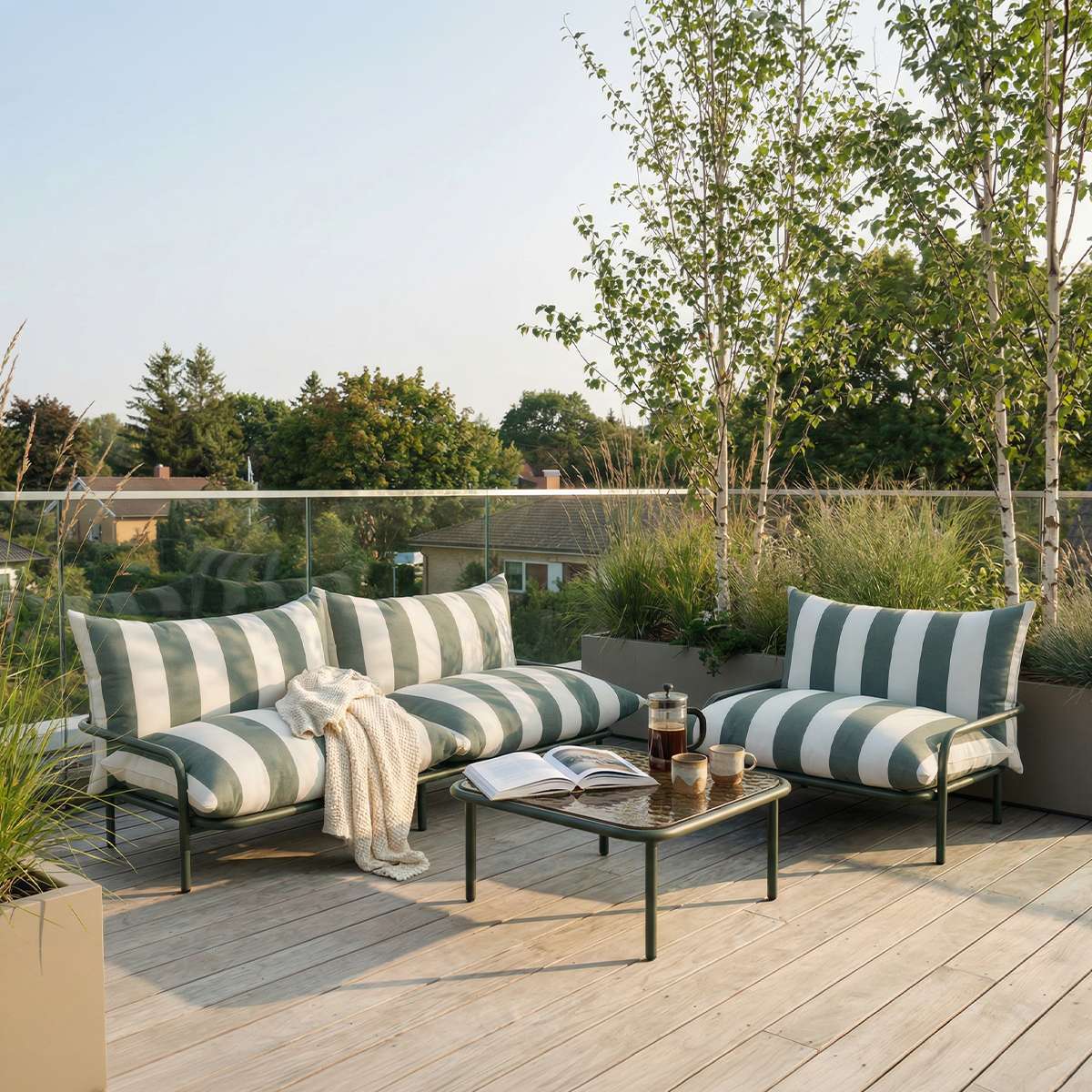 Quadratischer Mollis Coffee Table in Olive mit pulverbeschichtetem Aluminiumrahmen und getöntem Glas, Outdoor. | Mollis Coffee Table - Olive | SACKit
