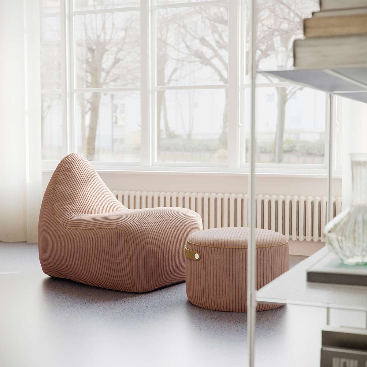 SACKit Chair Indoor Sækkestol i rosa kordfløyel med rund, myk form og lav rygg. | SACKit Chair Indoor - Corduroy Rose | SACKit