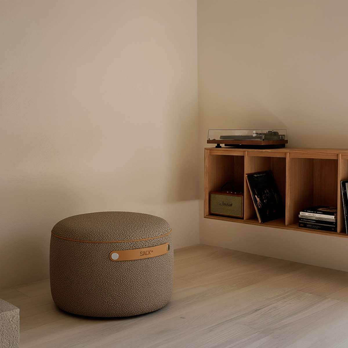 Runder SACKit Pouf Indoor in Teddy Brown mit Kaltschaumfüllung und rutschfester Unterseite. | SACKit Pouf Indoor - Teddy Brown | SACKit