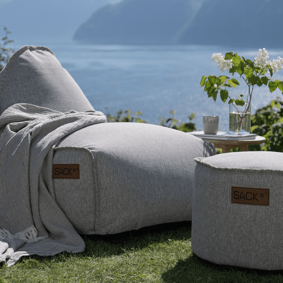 Cobana Lounge Chair und Pouf in Cobana Grey, weicher Sitzsack mit Rückenlehne und passendem Hocker. | Cobana Lounge Chair & Pouf - Cobana Sand Melange | SACKit