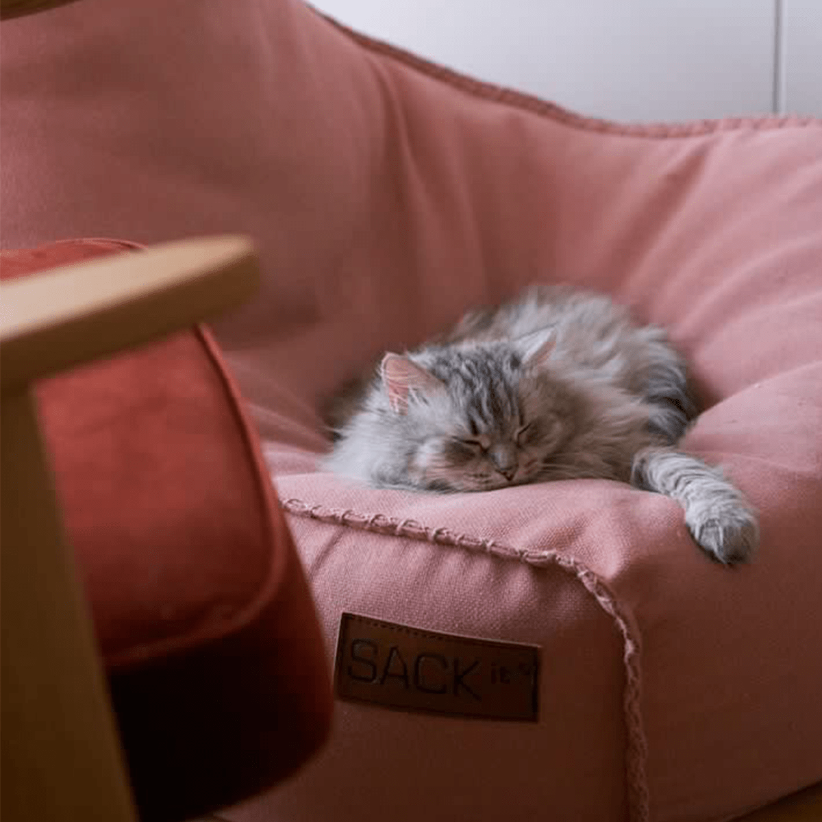 Cobana Lounge Chair und Pouf in Cobana Grey, moderner Sitzsack mit Rückenlehne und Hocker. | Cobana Lounge Chair & Pouf - Cobana Rose | SACKit