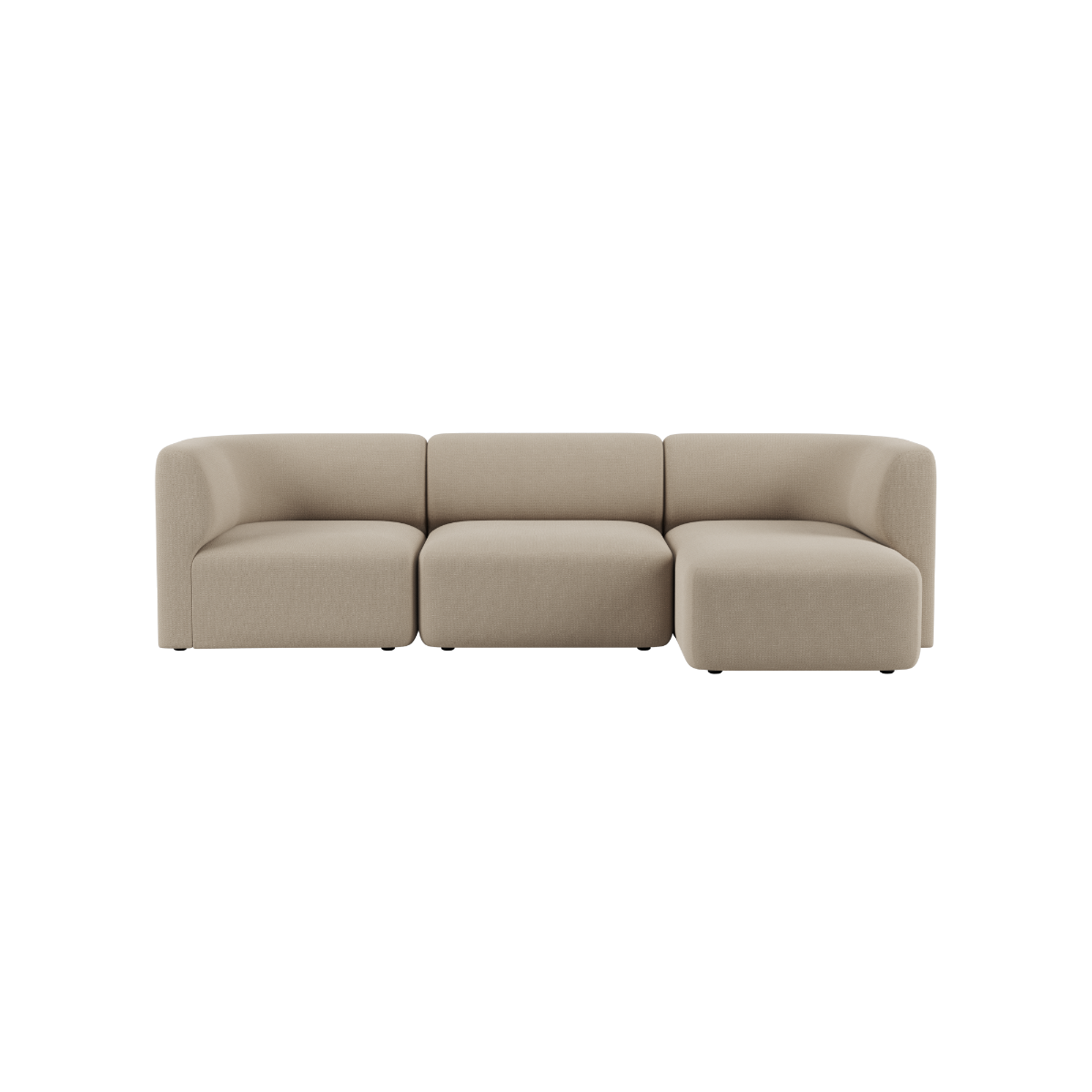 Beigefarbenes Fjord Sofa von sackit als 3-Sitzer mit rechter Chaiselongue und weichen abgerundeten Polstern im skandinavischen Design